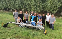 2019年，山東東營(yíng)市黃河河務(wù)局采購(gòu)一臺(tái)德國(guó)坡厲斜坡割草機(jī)。